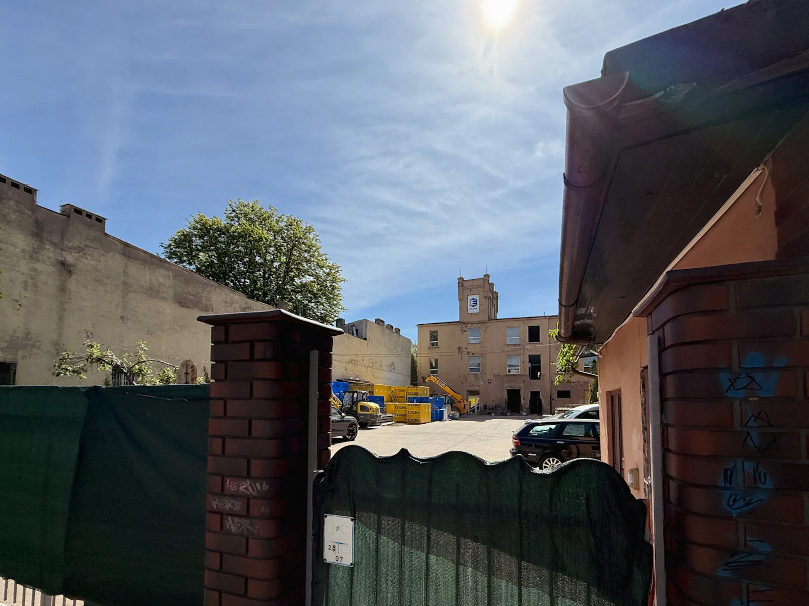 Zabytkowa fabryka w centrum Łodzi ma zyskać drugie życie. Co tu powstanie? [ZDJĘCIA]