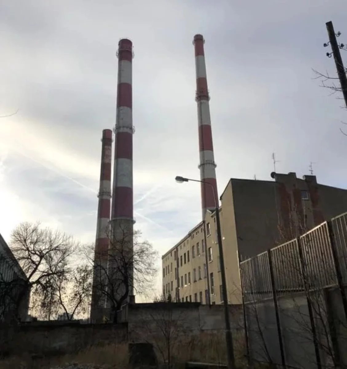 Ciężki sprzęt na terenie słynnego łódzkiego kompleksu zabytków. Co się dzieje?