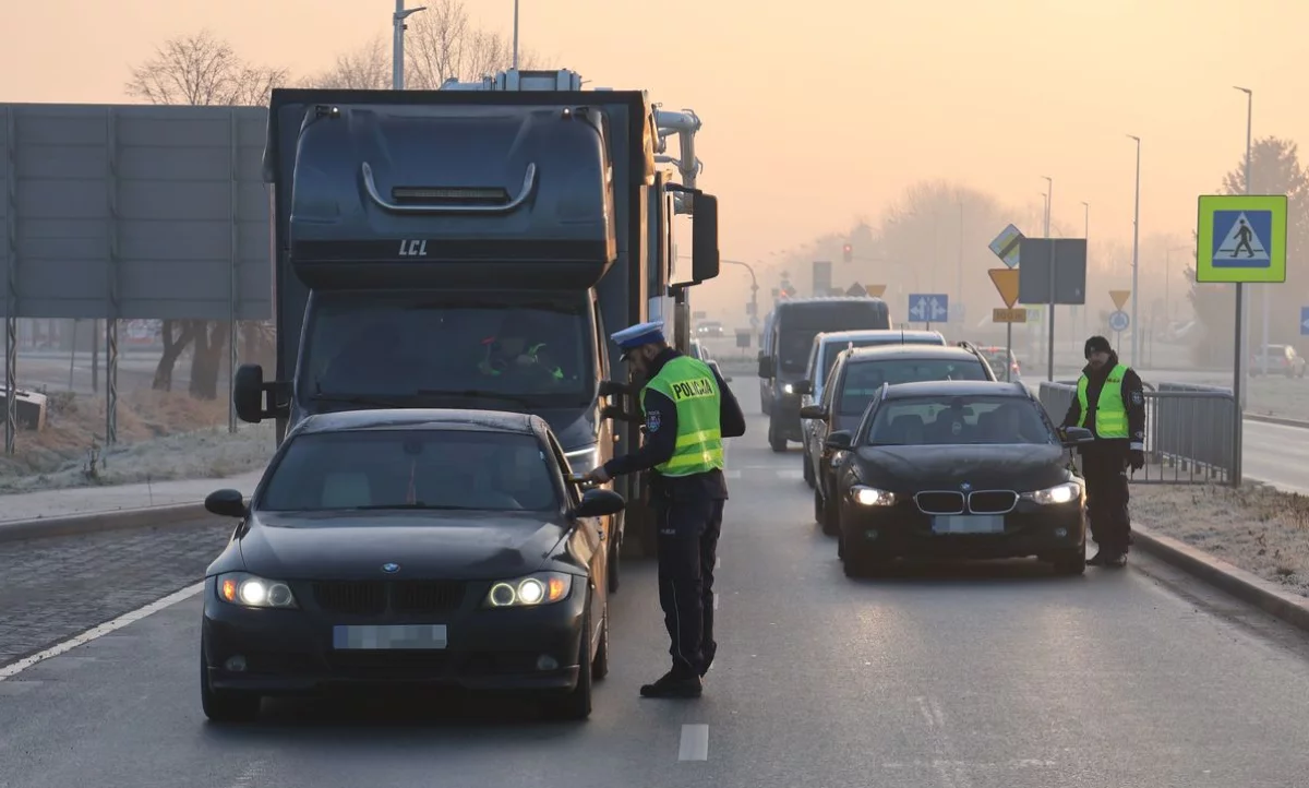 Tysiące kontroli na drogach. Policja podsumowuje pierwszy tydzień ferii w regionie