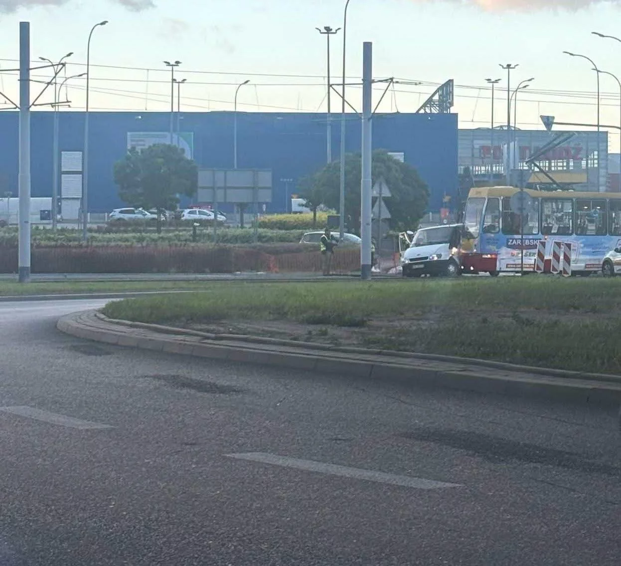 Wystarczyła chwila nieuwagi. Samochód zderzył się z tramwajem w Łodzi