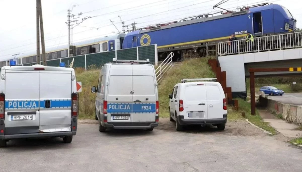 Śmiertelny wypadek kolejowy w Łódzkiem. Odwołano pociągi, wzajemne honorowanie biletów