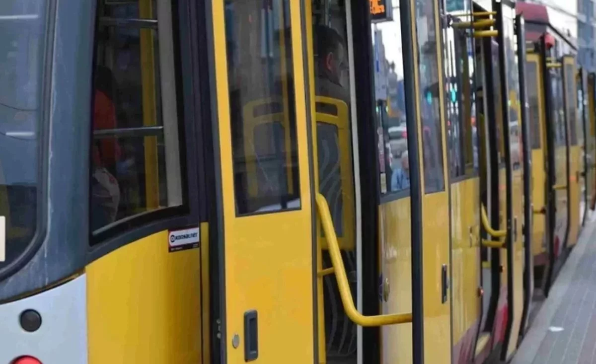 Trudny poranek dla pasażerów MPK Łódź. Tramwaje stoją lub jeżdżą objazdami