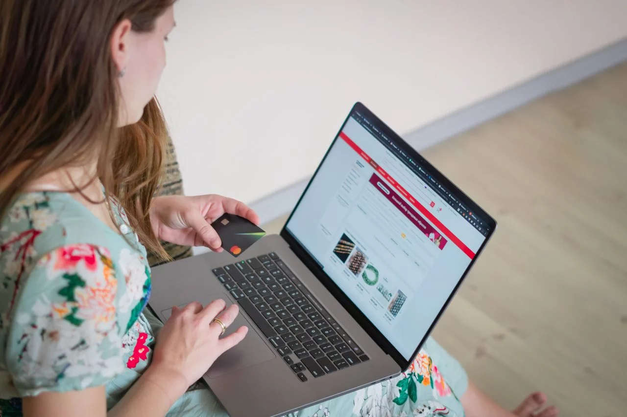 Kupujesz na Temu, Shein lub AliExpress? Od 1 listopada wchodzą nowe opłaty