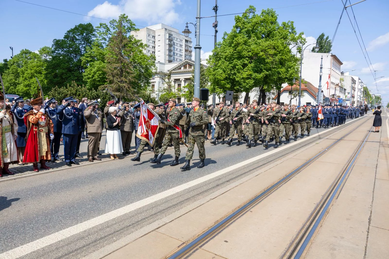 Żołnierze na Piotrkowskiej. Tak uczczono 234. rocznicę uchwalenia Konstytucji 3 Maja w Łodzi [ZDJĘCIA]