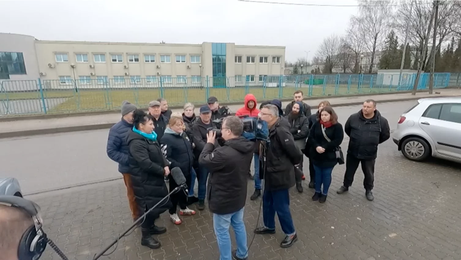 Telewizja przed łódzką firmą. Pracownicy przyznają: od miesięcy nie dostajemy wypłaty!