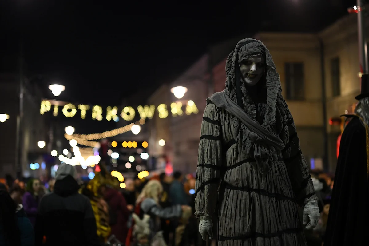 Halloweenowe szaleństwo w Łodzi. Wielka parada, konkursy i „cukierek albo psikus” na Piotrkowskiej
