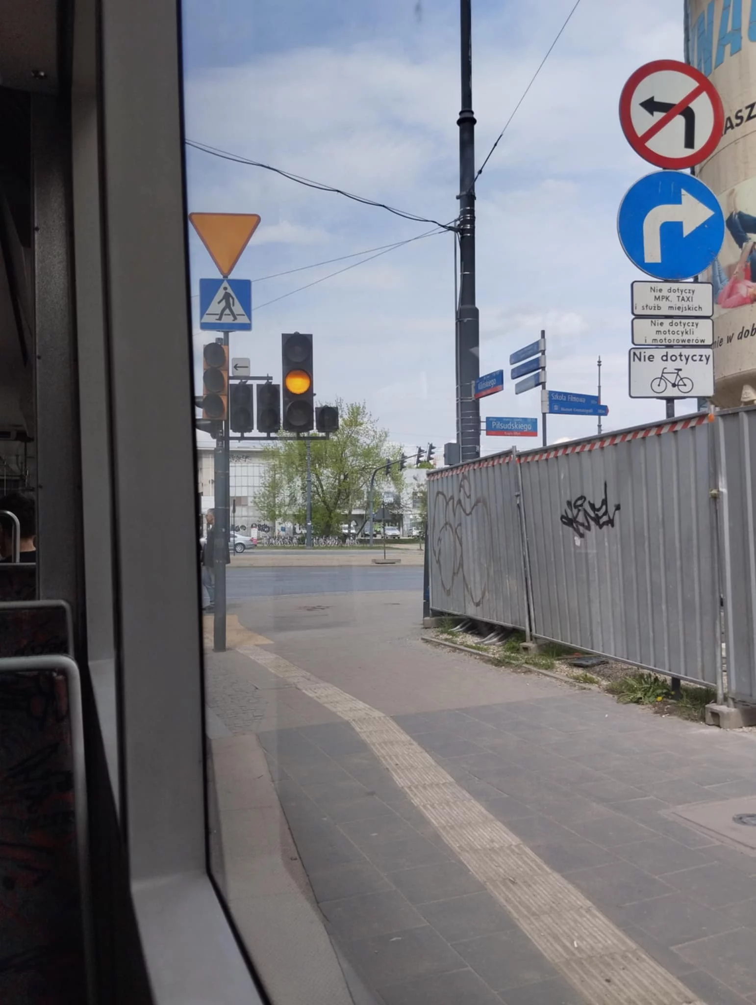 Zator na ważnym skrzyżowaniu w Łodzi. Nie działa sygnalizacja świetlna