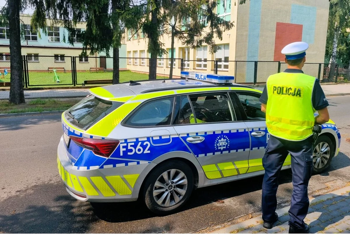 Pod szkołami w Łodzi i regionie zaroiło się od policji. Wszystko przez 1 września
