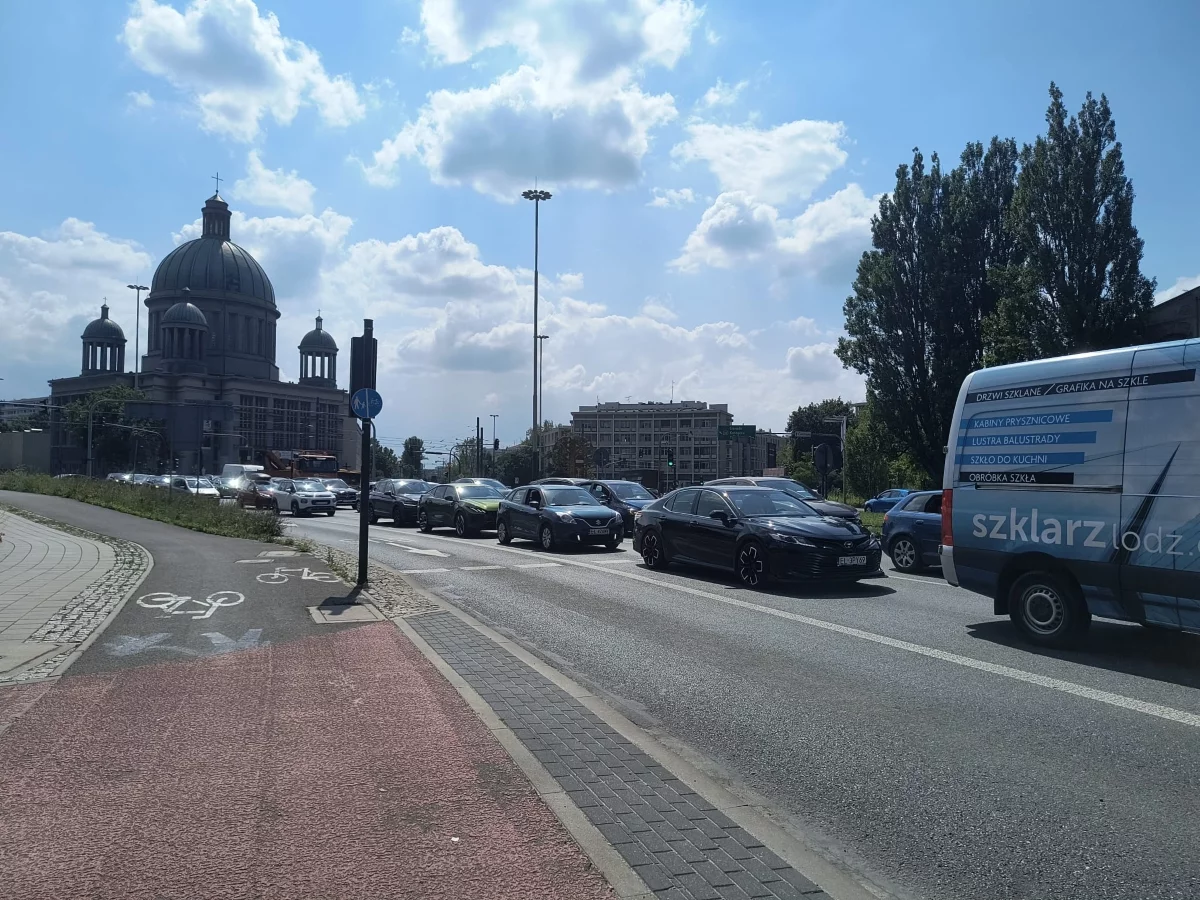 Ruszył remont kluczowej ulicy. Ogromne korki na Bałutach [FOTO]