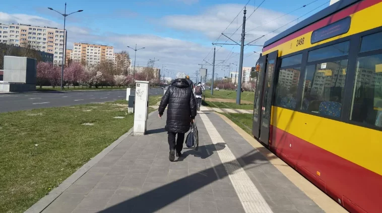 Awaria sieci trakcyjnej na Widzewie. Trzy linie tramwajowe skierowane na objazdy