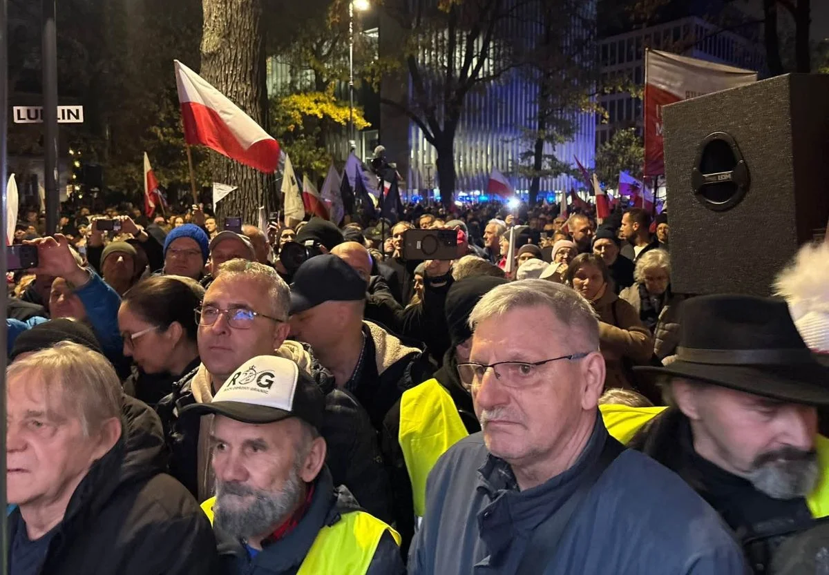 „Zamach stanu w Polsce”? Łódzcy politycy komentują wydarzenia pod Trybunałem Konstytucyjnym