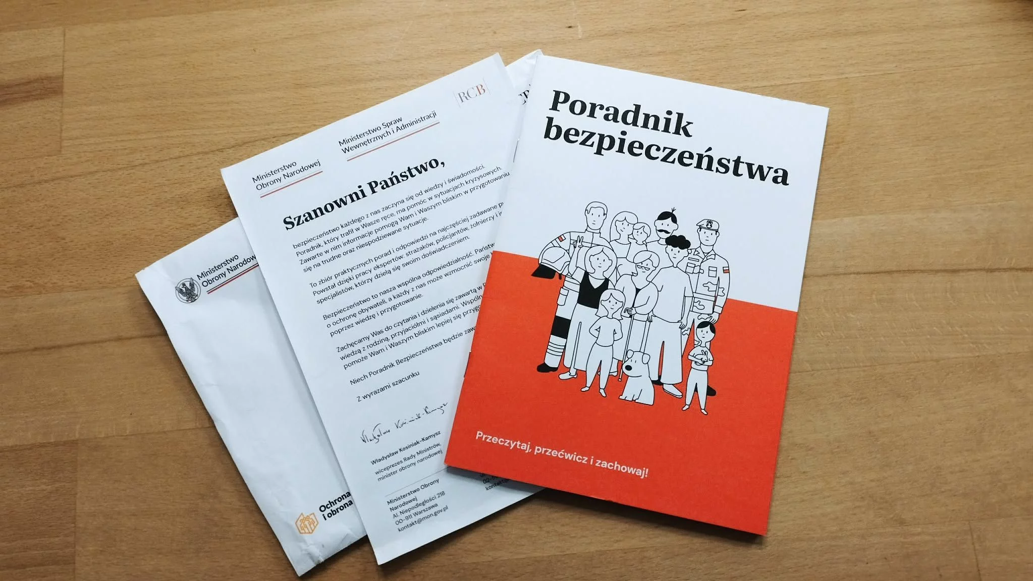 Rządowa przesyłka już w skrzynkach w Łodzi i regionie. Choć zapowiadano ją dopiero po 15 stycznia