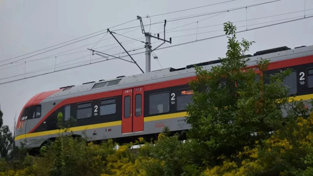 Śmiertelny wypadek na torach w Łodzi. Na miejscu pracują służby