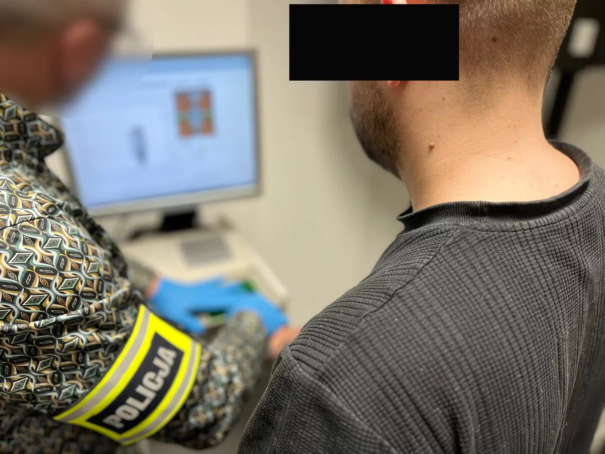 Akcja policji na Bałutach. Nie uwierzycie, co znaleźli w lodówce! [FOTO]