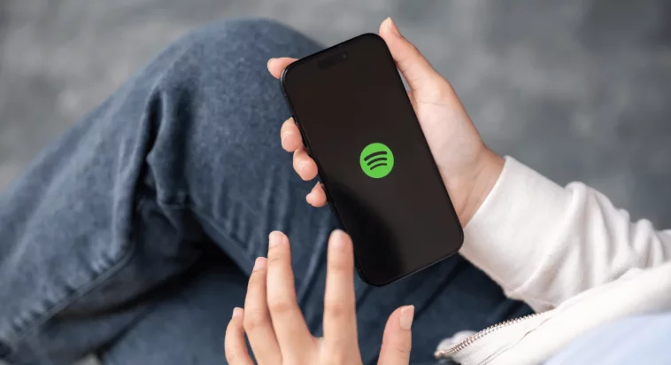 Jakiej muzyki słucha łódzkie "Pokolenie Z"? Sprawdzamy ich muzyczne podsumowanie roku