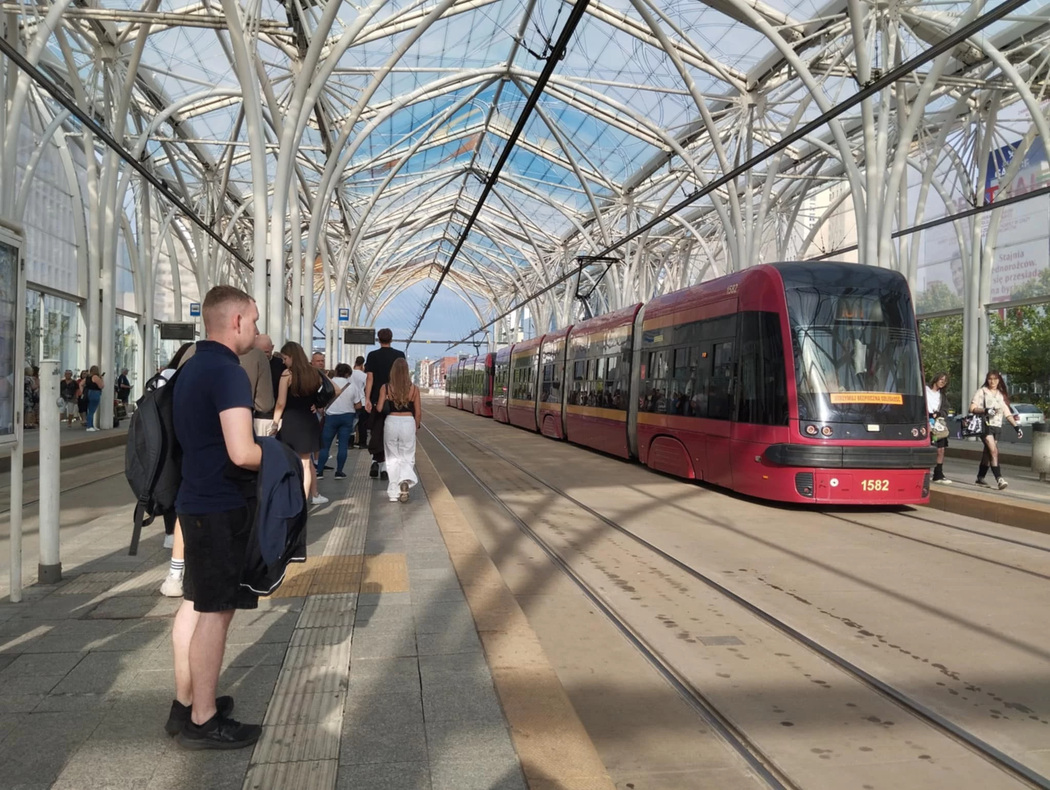 Zatrzymanie tramwajów przed Stajnią Jednorożców. Na miejscu służby MPK Łódź