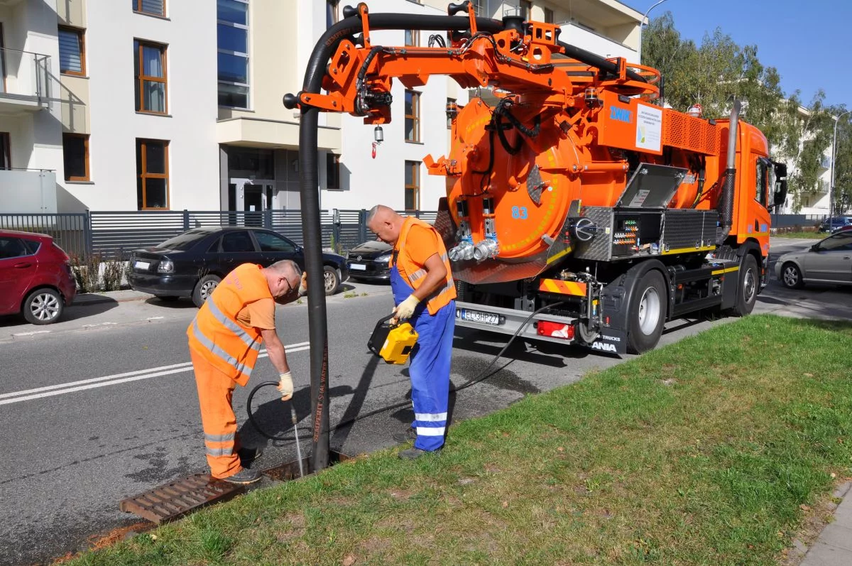 Udrażniali kanały deszczowe w Łodzi i znaleźli to w środku. Służby apelują do mieszkańców