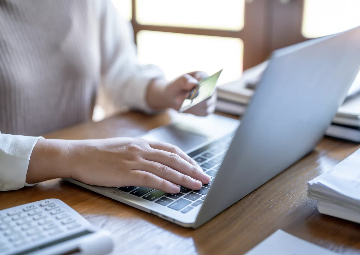 Dzwonili z „banku” i kazali przelewać pieniądze. 6 mln zł zniknęło. Kolejne zatrzymania w śledztwie łódzkiej prokuratury