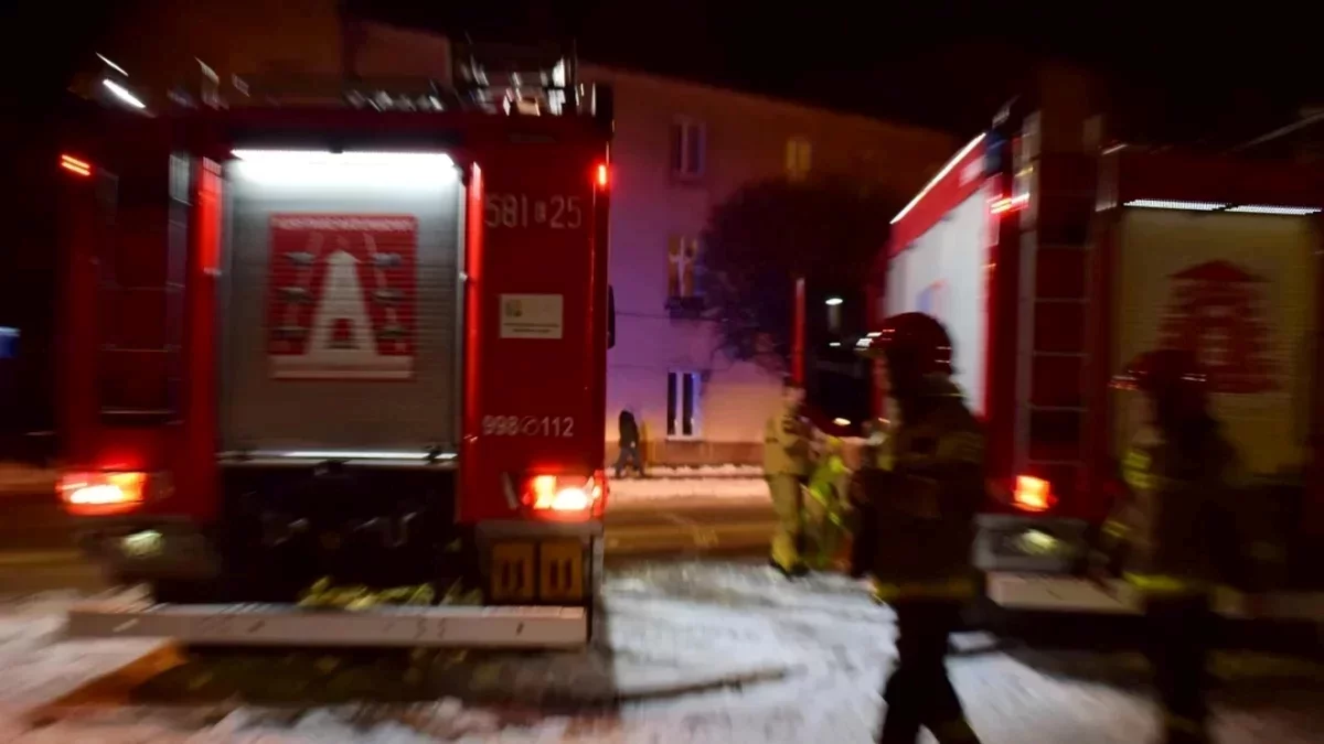 Tragiczna noc na łódzkich Kozinach. Kamienica stanęła w ogniu, nie żyje jedna osoba