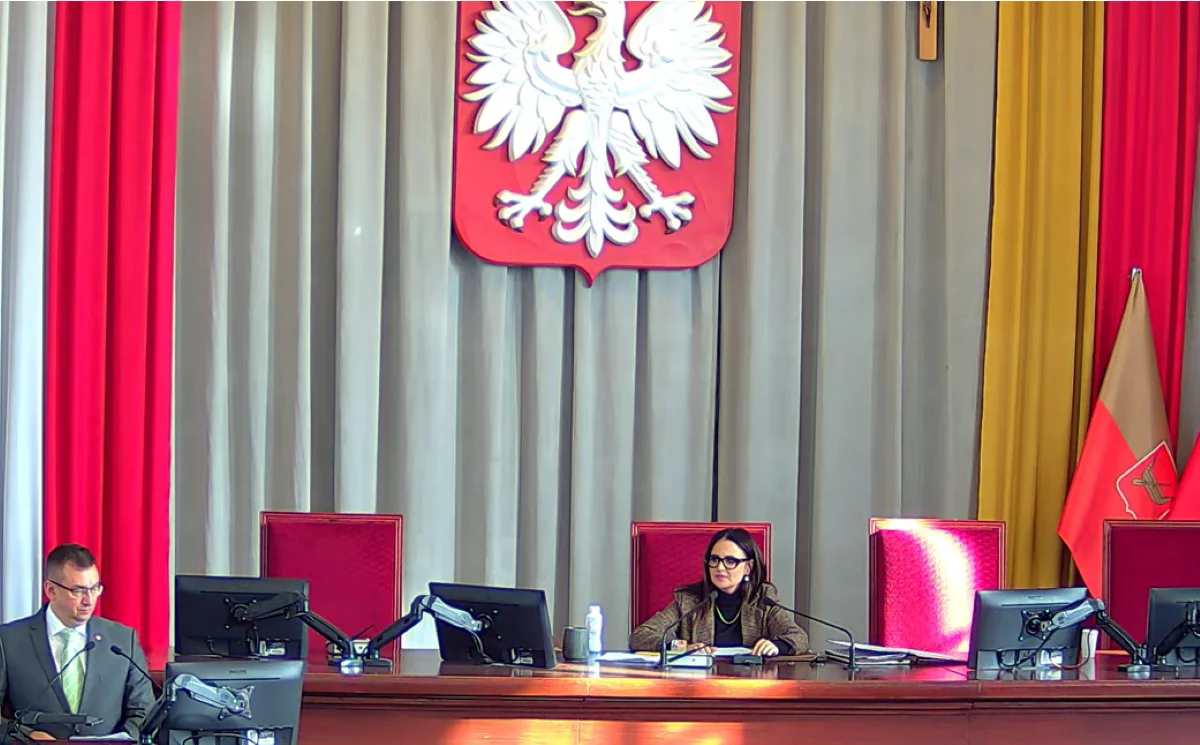 Kościół Słońca kontra Hanna Zdanowska. Nietypowa skarga trafiła pod głosowanie