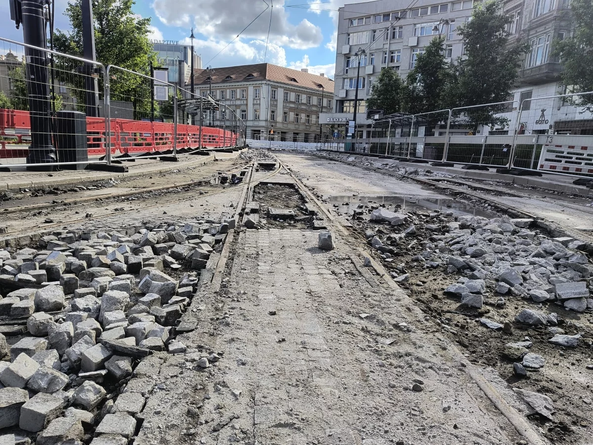 Mija tydzień od startu remontu placu Wolności. Co się dzieje na placu budowy? [FOTO]