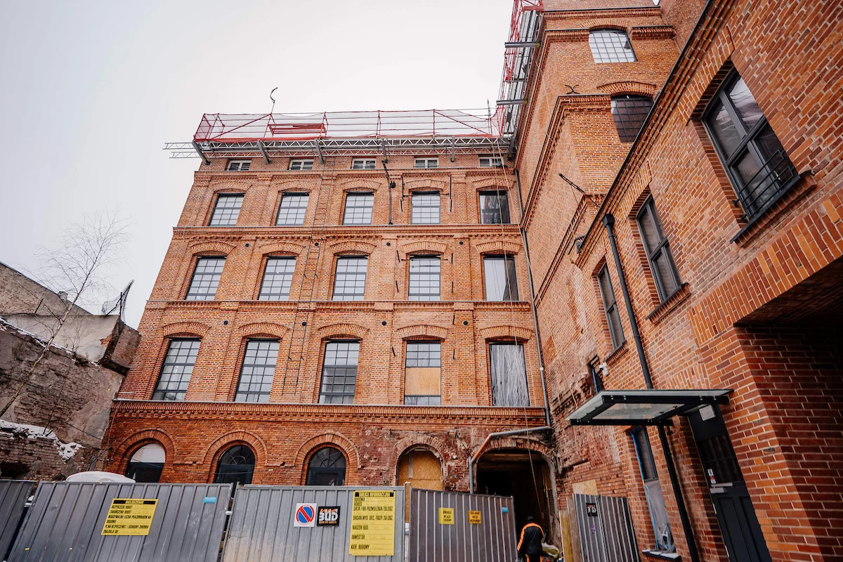 Kiedyś robili tu pończochy, teraz będą nowoczesne biura. Wielki tuning w Śródmieściu [FOTO]