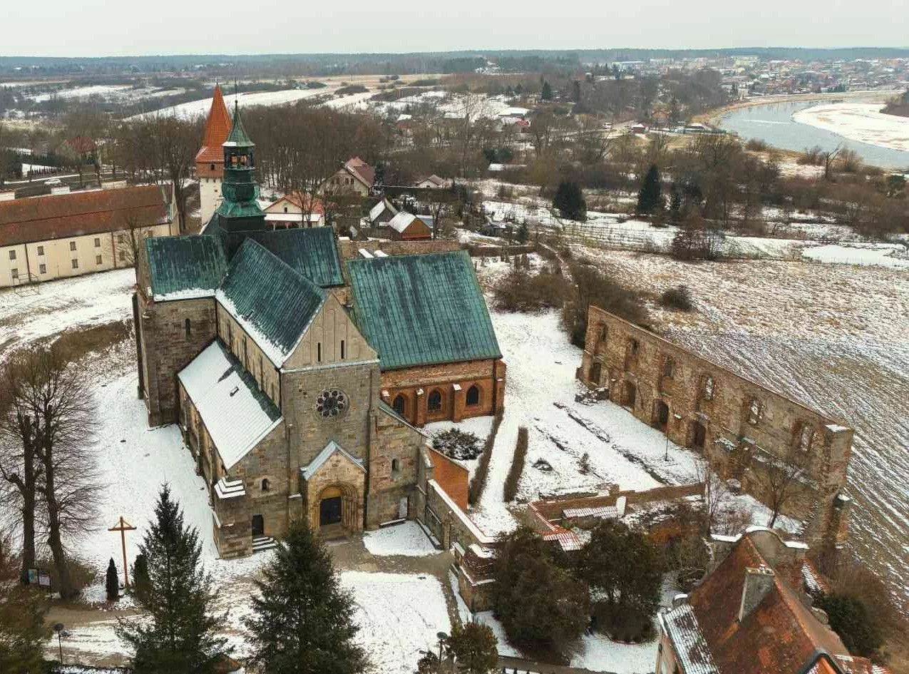 W godzinę dotrzesz do klasztoru z "Potopu". Dziś to miejsce jest wielką atrakcją Łódzkiego