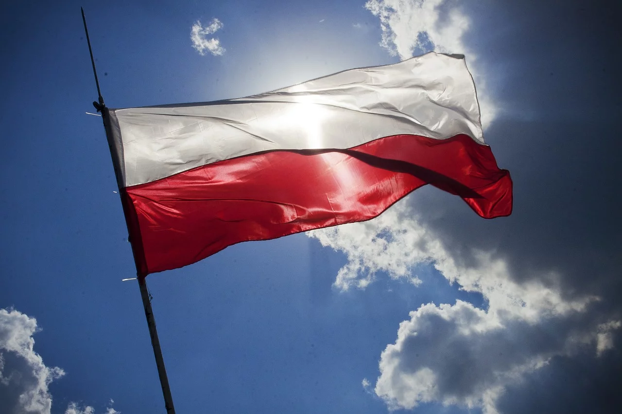 Rząd szykuje reformę symboli narodowych. Zmiany obejmą flagę i hymn