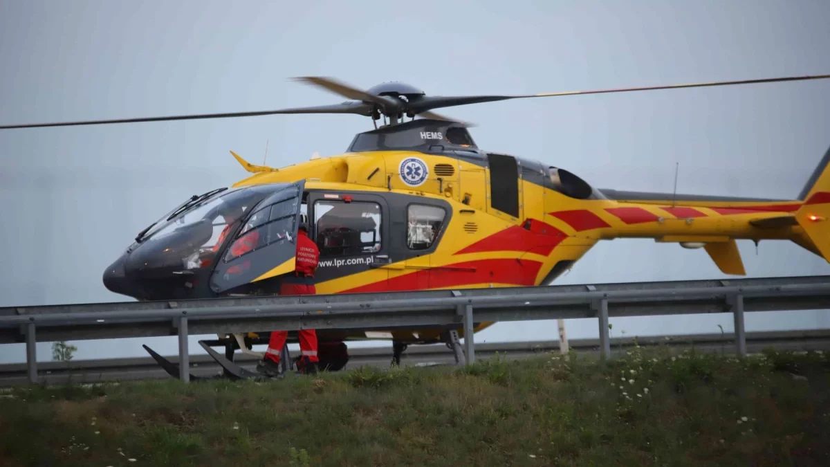 Zderzenie dwóch aut w Łódzkiem. Niemowlę i trzy osoby trafiły do szpitali