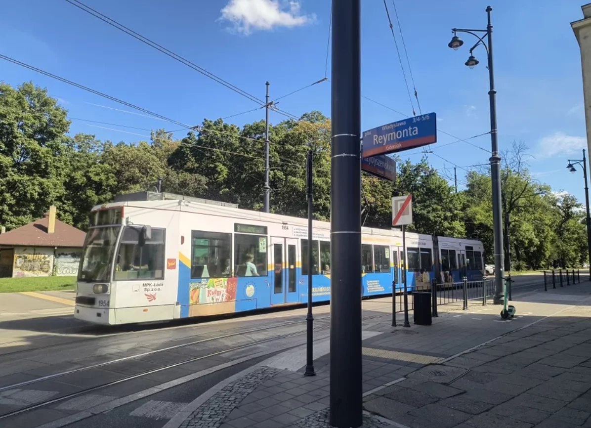 Tramwaje MPK Łódź wróciły na Plac Reymonta. Linie 2, 3, 6, 7 i 11 znów jadą przez Piotrkowską. Są jednak kolejne utrudnienia