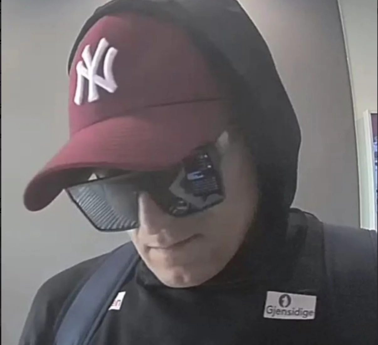 Tę twarz ma poznać cała Polska. Jego zdjęcie zrobiono w Łodzi. Poznajecie?