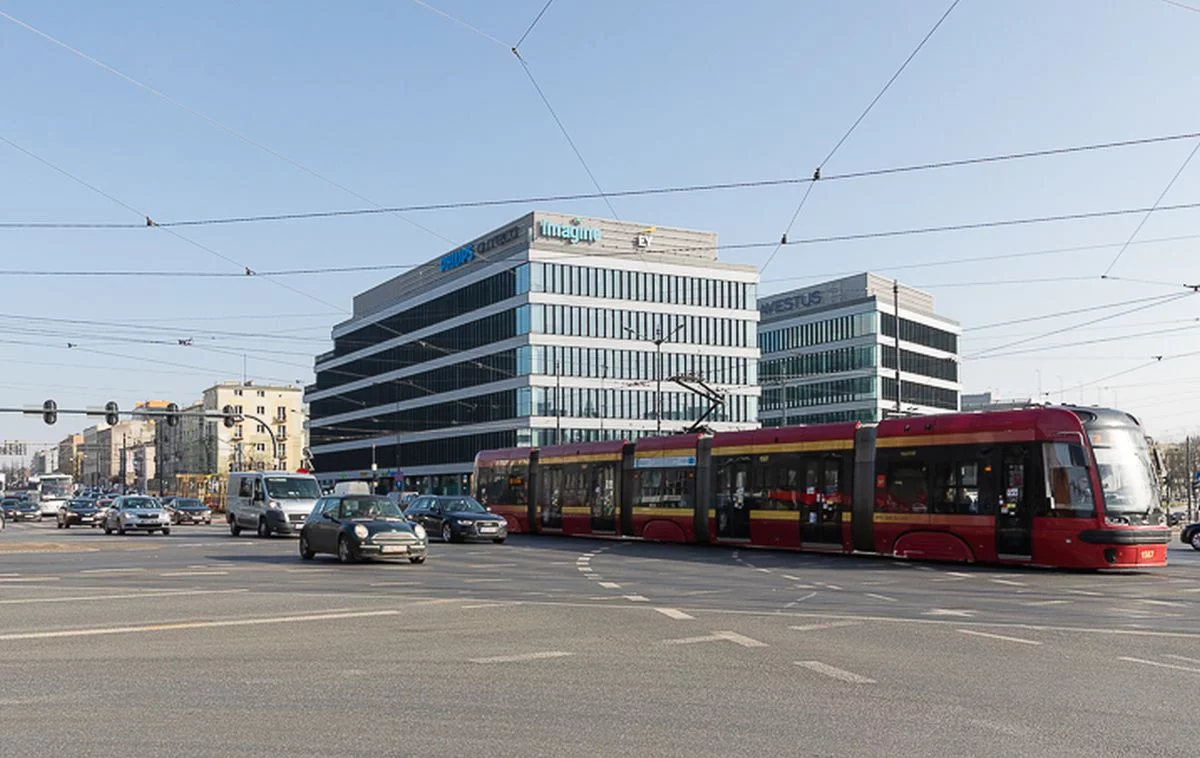 Wypadek na skrzyżowaniu marszałków w Łodzi. Duże utrudnienia dla kierowców i pasażerów MPK