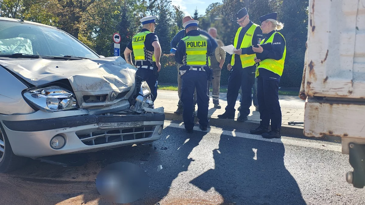 Pijany jak bela i wielkie bum! Wypadek w centrum miasta