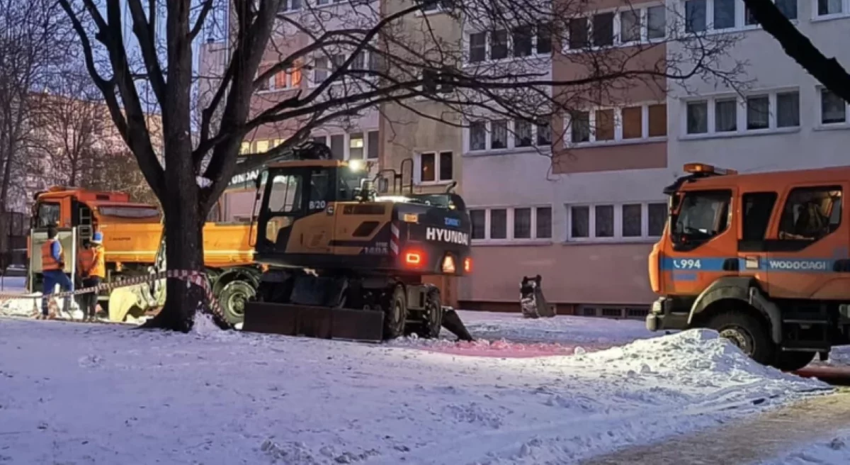 Awaryjny piątek w Łodzi. Retkinia bez ciepła, dziesiątki ulic bez wody