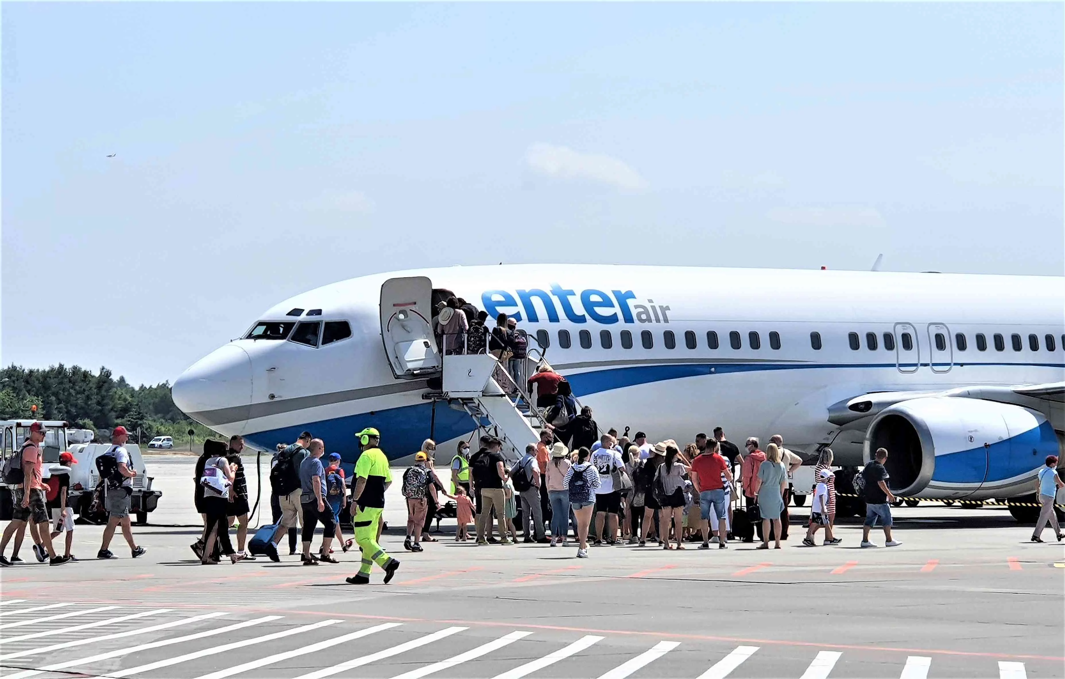 Z samolotu prosto na plażę. Dokąd polecimy na wakacje z łódzkiego lotniska?