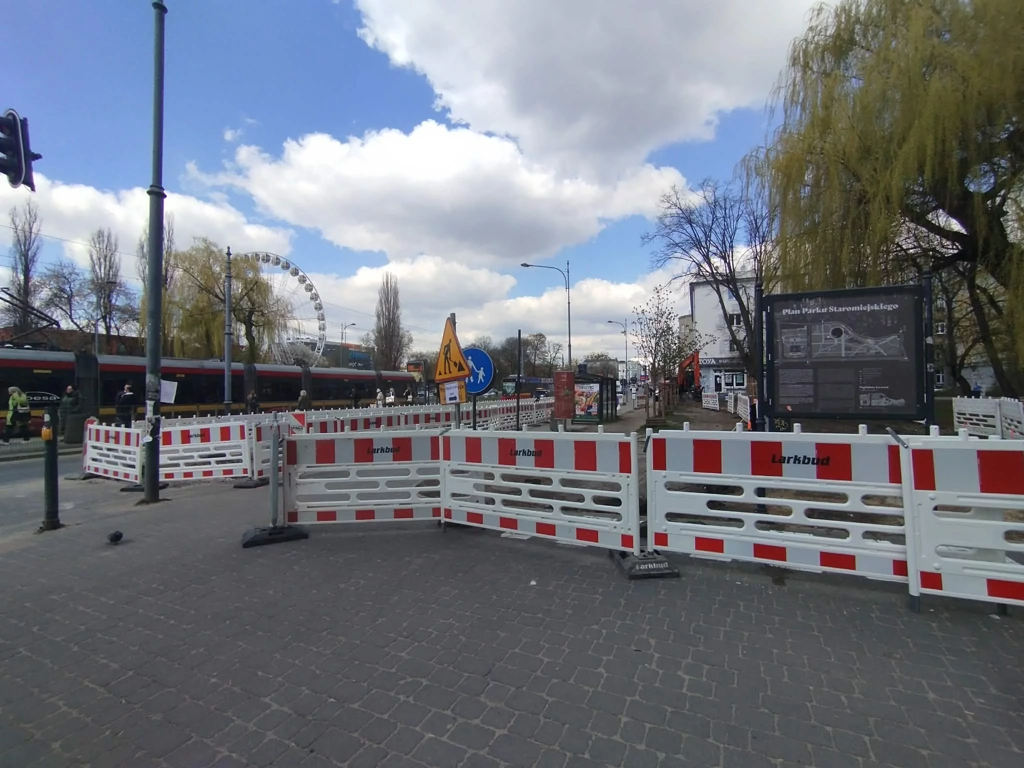 Utrudnienia przy Manufakturze. Zwłaszcza dla pasażerów MPK Łódź [FOTO]