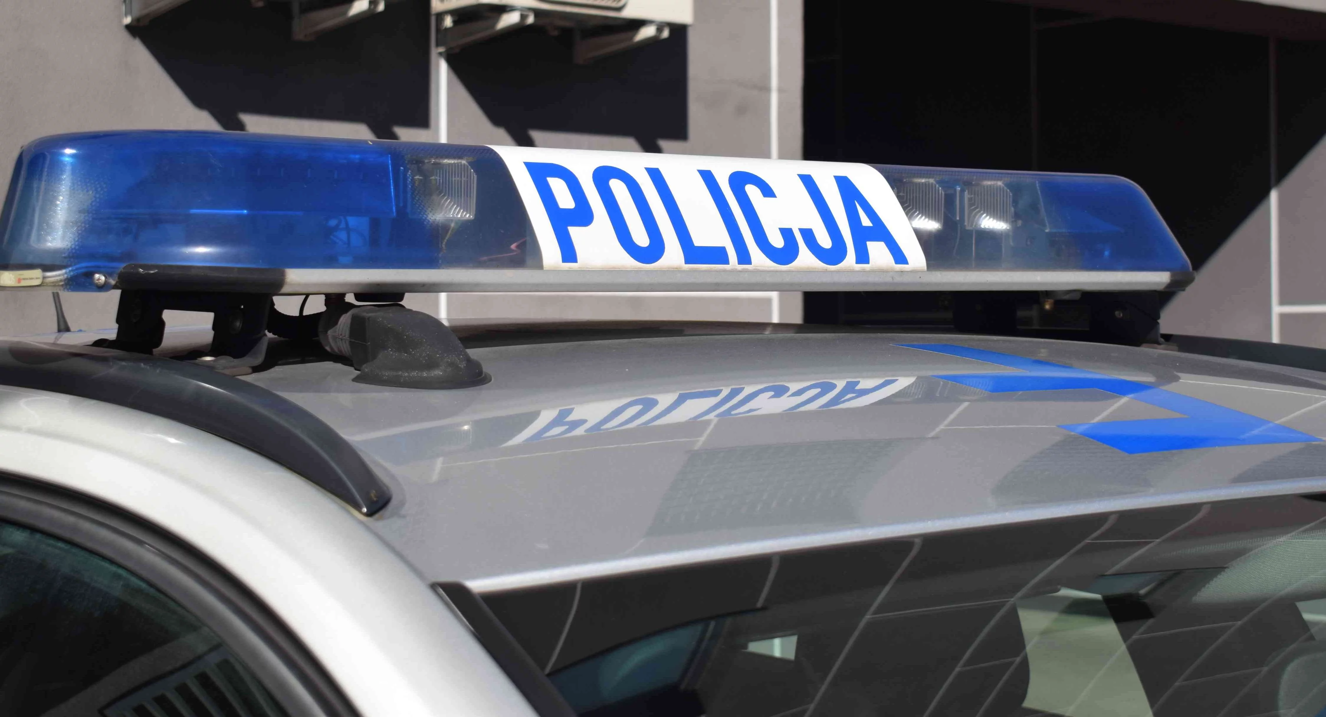 Łódź. Groźny wypadek na Przybyszewskiego. Samochód uderzył w budynek!