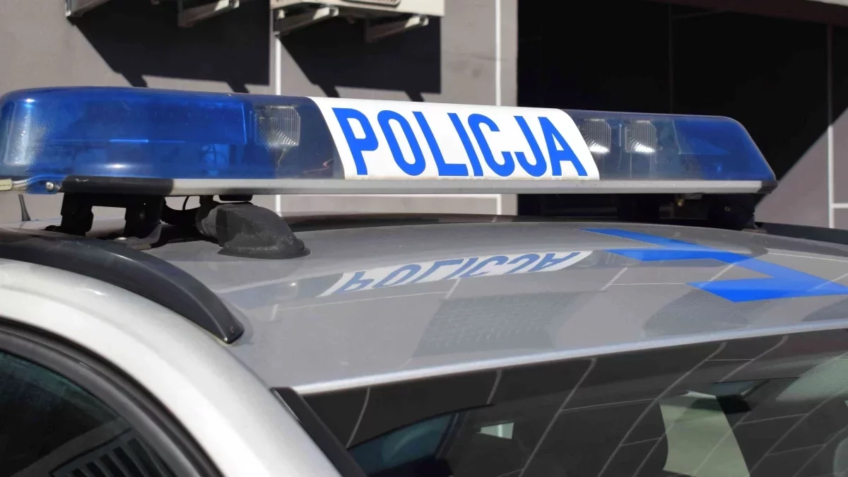 Wypadek w centrum Łodzi. Rowerzysta potrącił pieszą, seniorka trafiła do szpitala