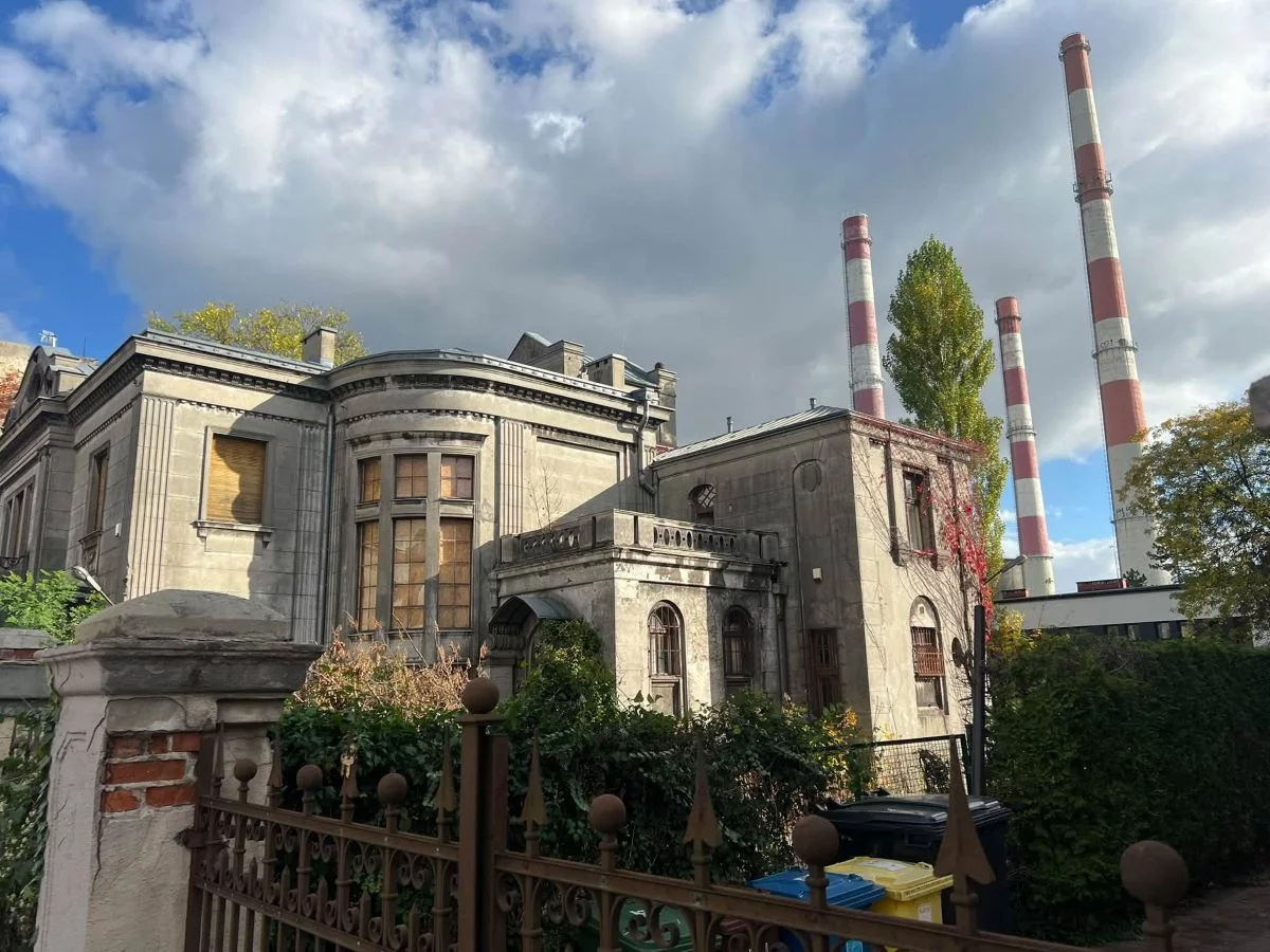Obowiązkowa ewakuacja mieszkańców w Łodzi. Wszystko przez wyburzanie kominów