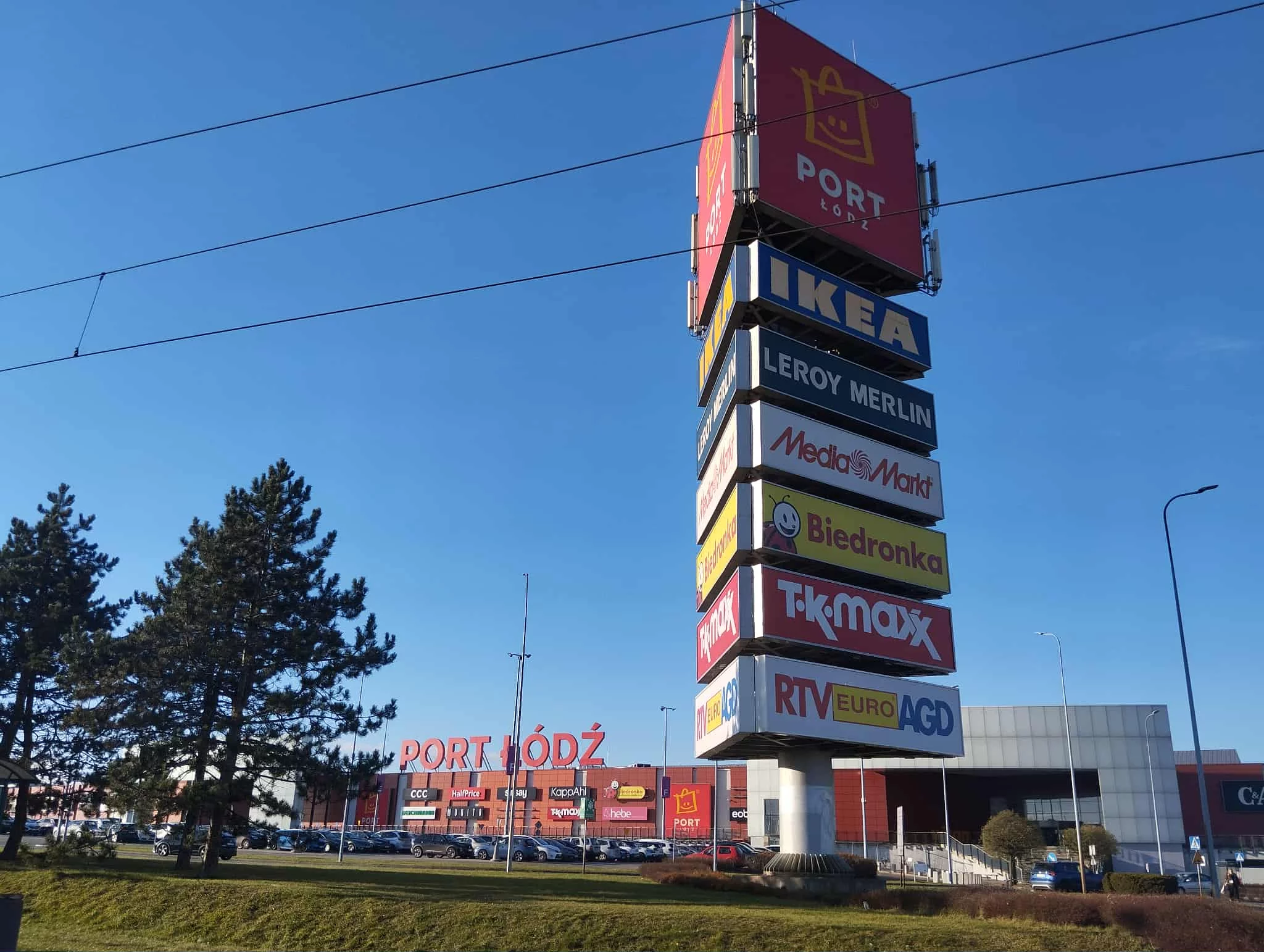 Kolejny salon znanej marki w Łodzi. Ciężko przejść obojętnie