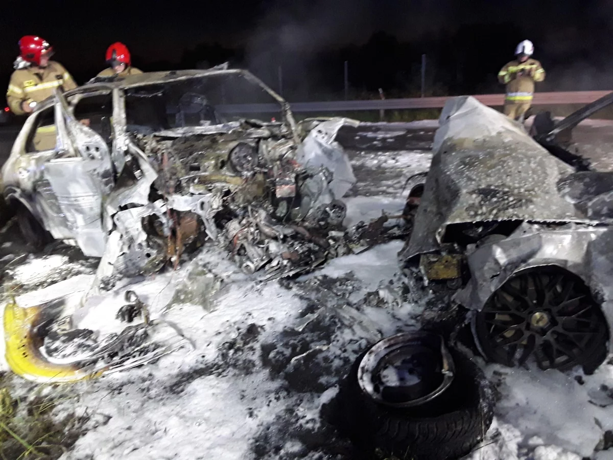 Śmiertelny wypadek na A1 w Łódzkiem. Czołowe zderzenie samochodów