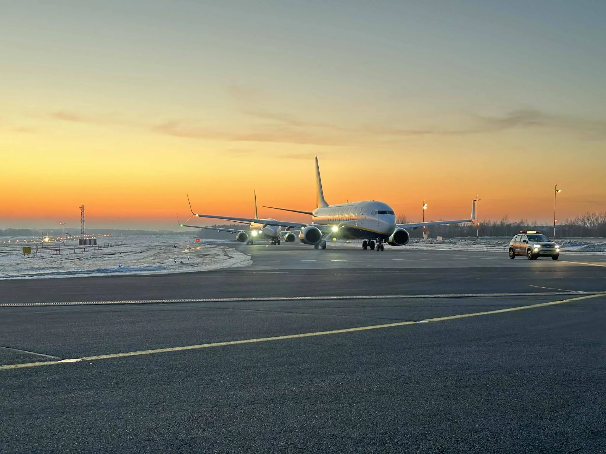 Port lotniczy to nie tylko samoloty. Co jeździ po płycie łódzkiego lotniska?
