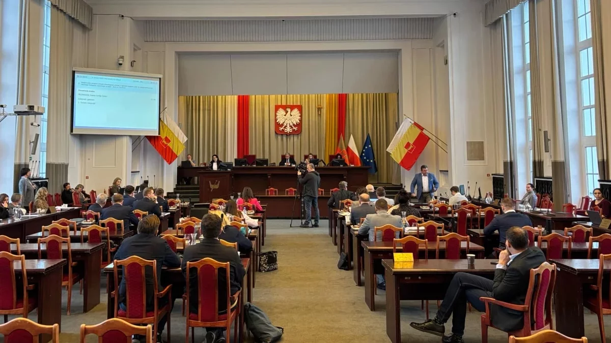 Wysokie nagrody dla wiceprezydentów Łodzi. Społecznicy: oddajcie je dzieciom!