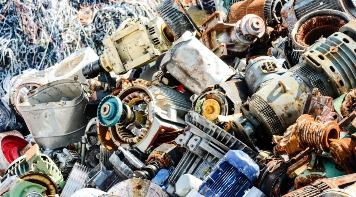 Na działce pod Łodzią uzbierał górę niebezpiecznych śmieci. Nie odpowie za to