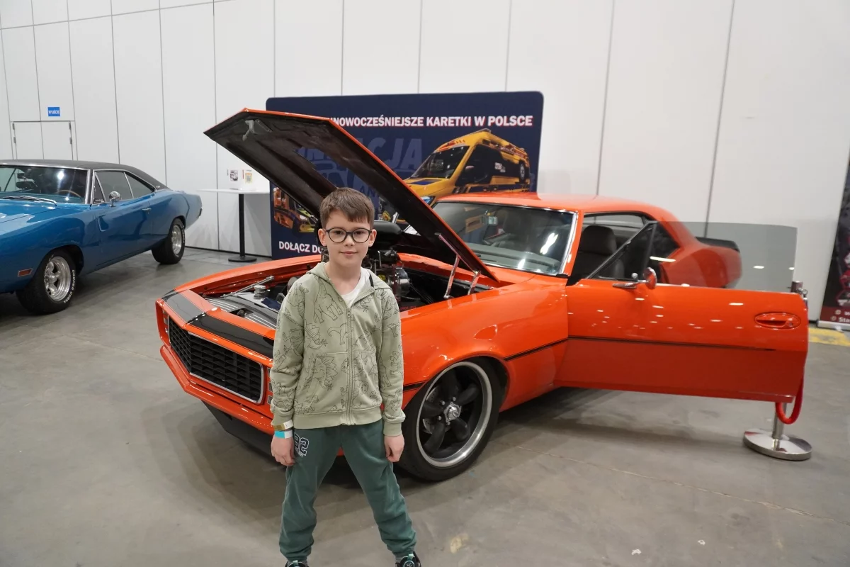 Milicyjne wozy, stuletni Ford i kultowy DeLorean. Ruszyły targi ŁO!MOT Spring [FOTO]