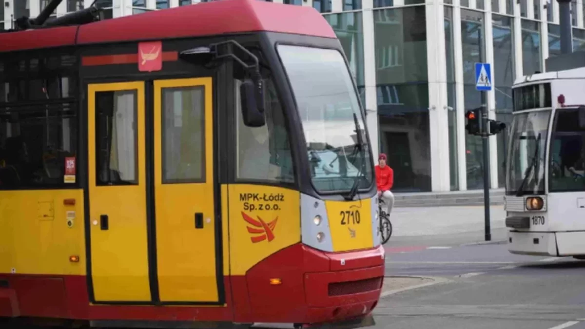 Zatrzymanie tramwajów MPK-Łódź. Na miejsce jedzie pogotowie