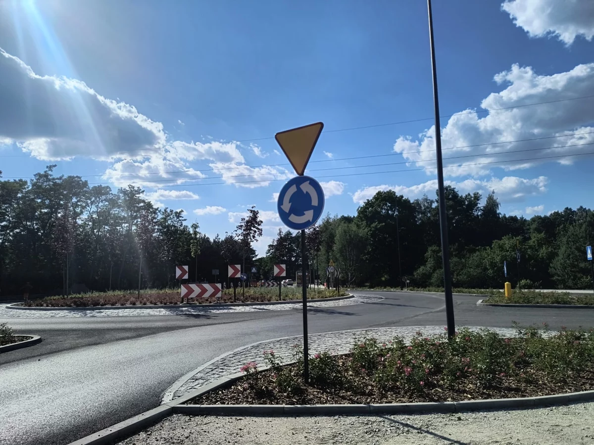 Kończy się budowa nowej drogi na Teofilowie. Wiemy, kiedy pojadą nią mieszkańcy [FOTO]