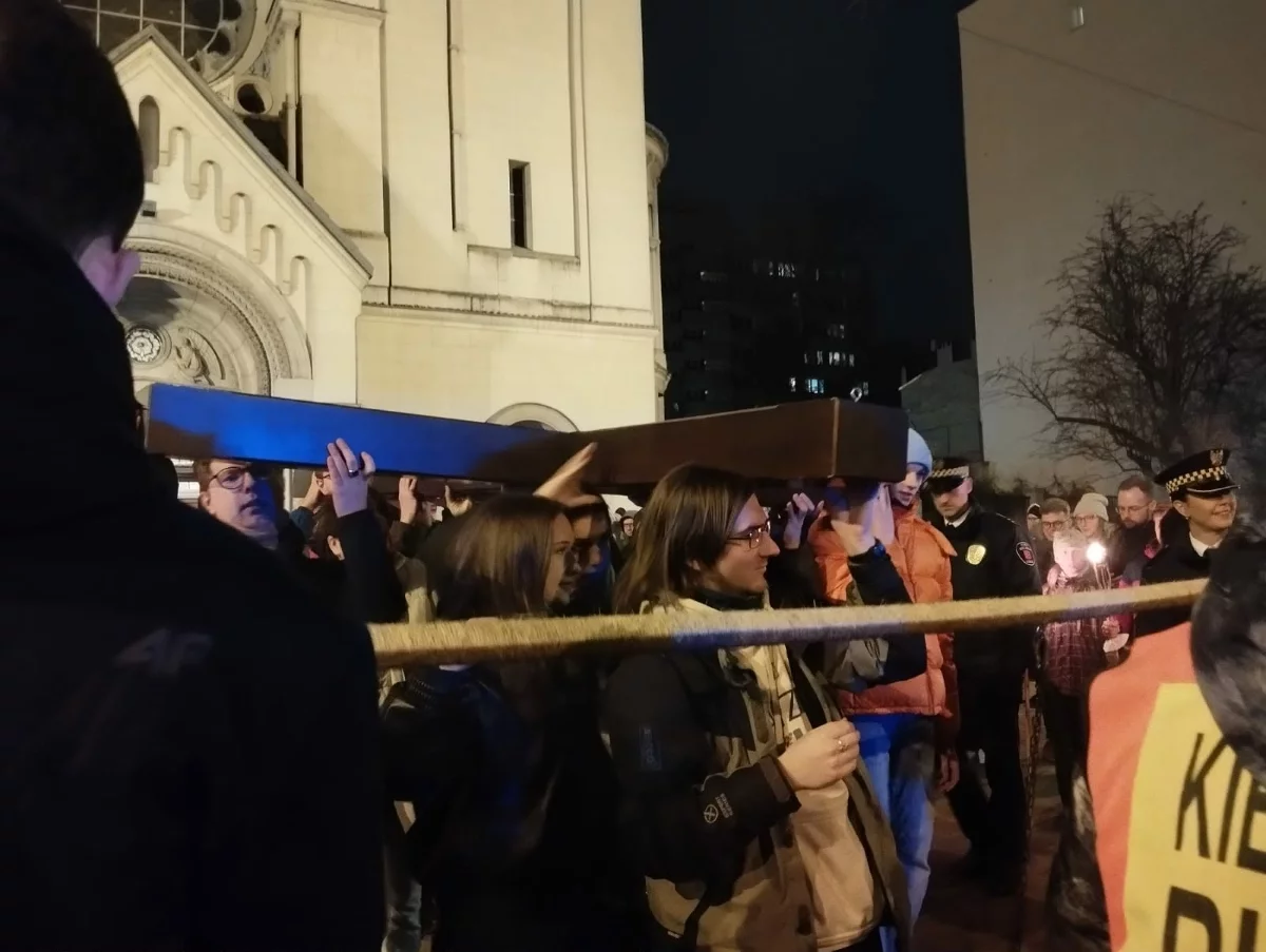 Wspólna modlitwa pod jednym Krzyżem. Ekumeniczna Droga Krzyżowa przeszła ulicami Łodzi [FOTO]