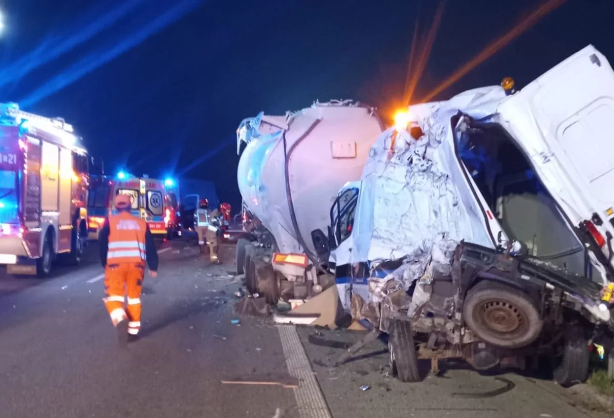 Ciężarówka uderzyła w auto stojące na ekspresówce w woj. łódzkim. Są zarzuty po śmierci dwóch mężczyzn