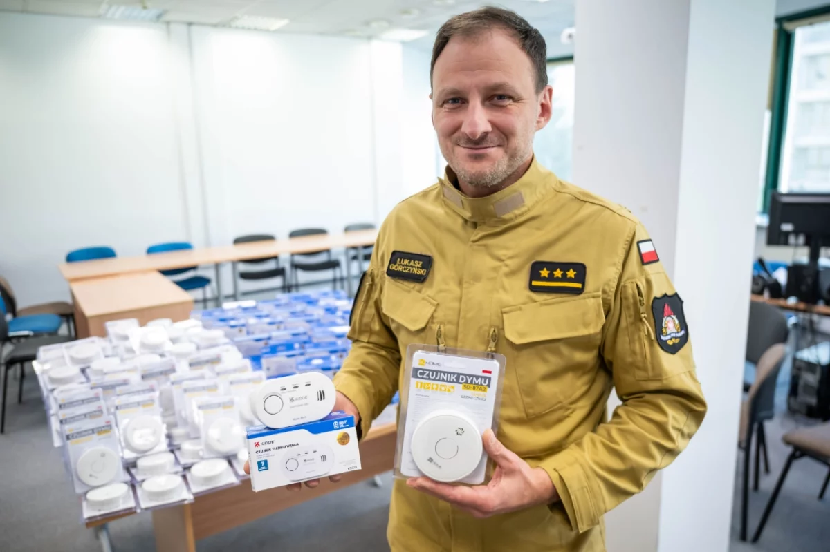 Twoje życie może zależeć od tego małego urządzenia. Łódź rozdaje darmowe czujki dymu i czadu